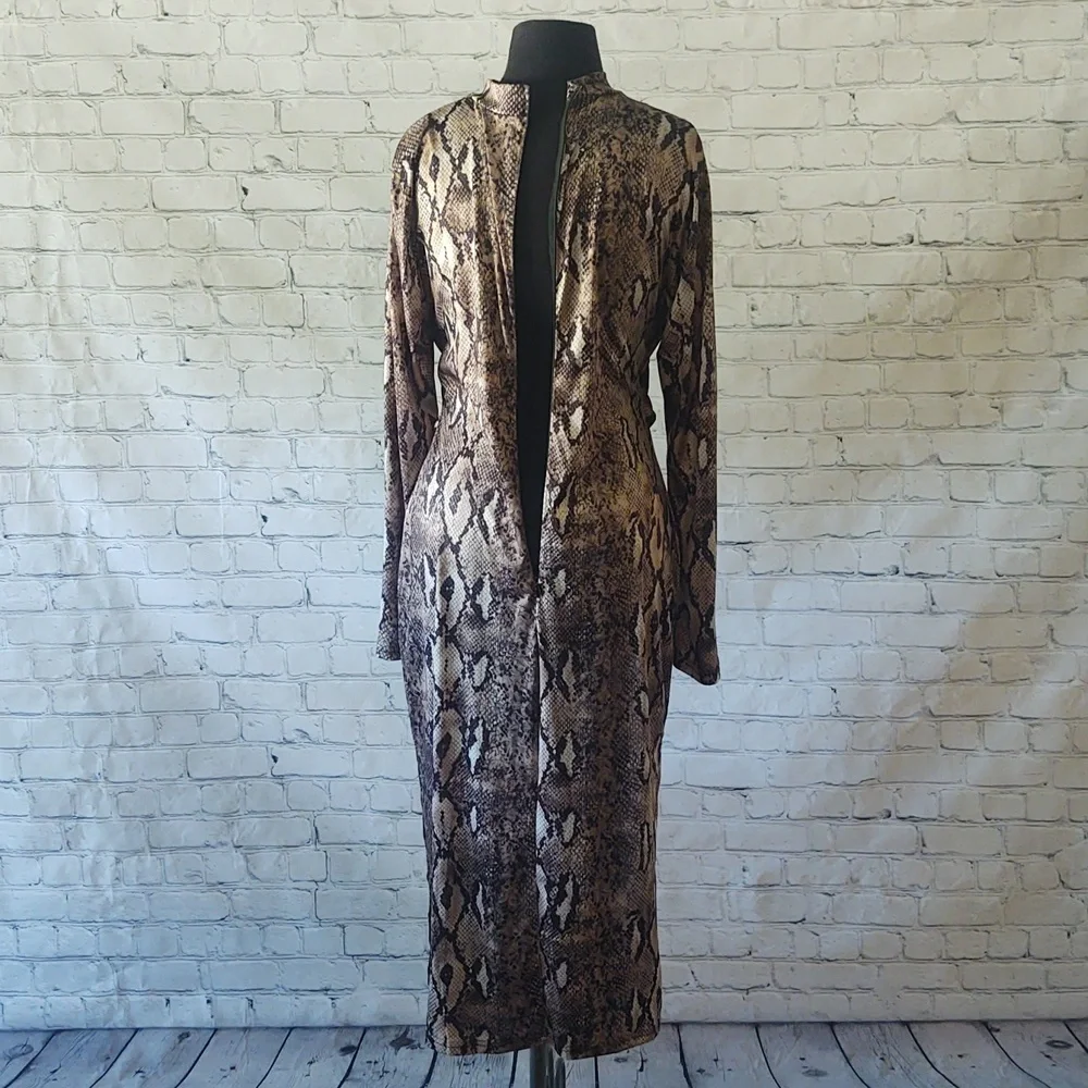 Size Large Mock Neck Reptile Print Dress with 2 Side Splits - Picture 8 of 9
